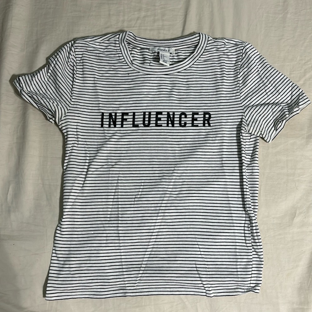 Graphic t-shirt, never worn, forever 21 size S